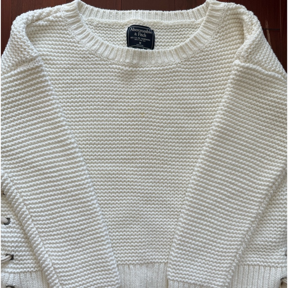 Chunky knit white Abercrombie and Fitch sweater